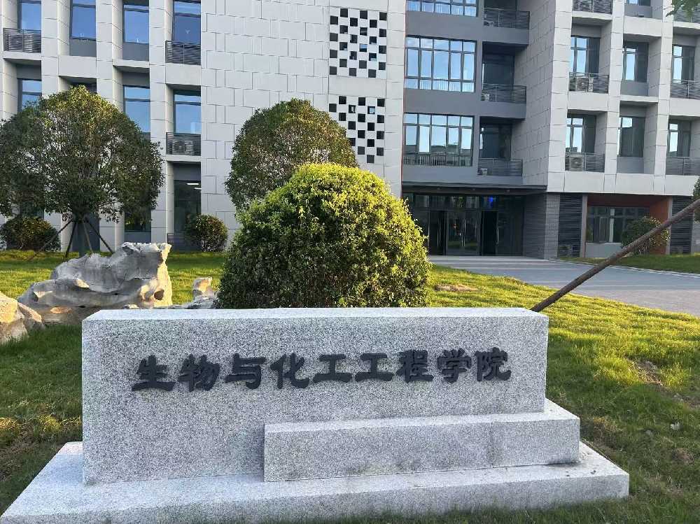 鄄城县扬州职业大学体育场高杆灯项目